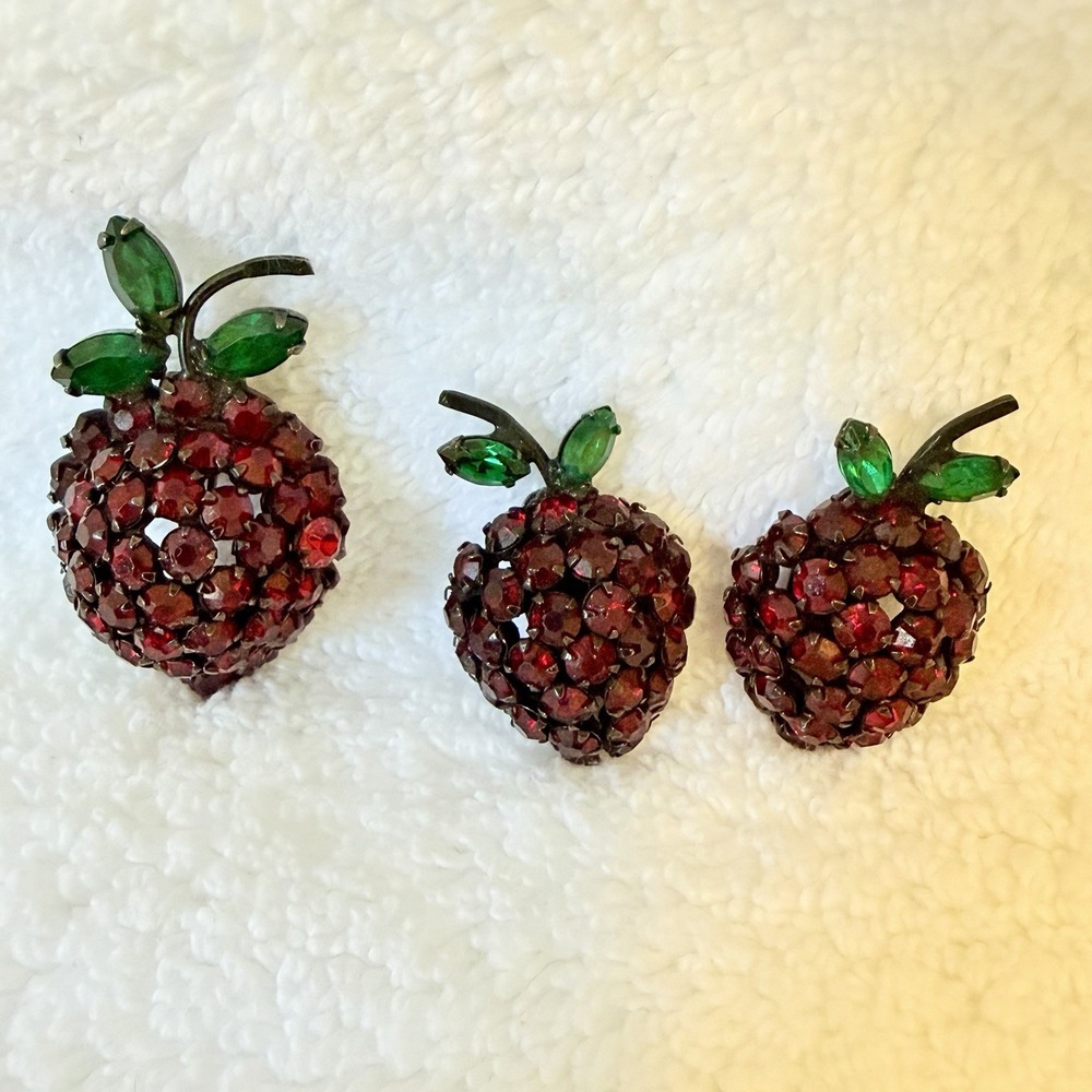 VTG Warner Red & Green Rhinestone Strawberry Brooch & Clip Earring Set  Signed